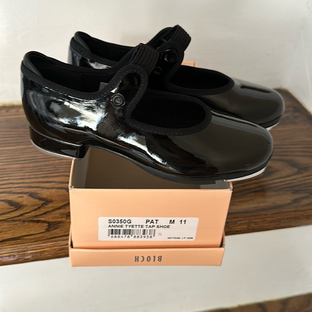 BLOCH black patent tap shoes .